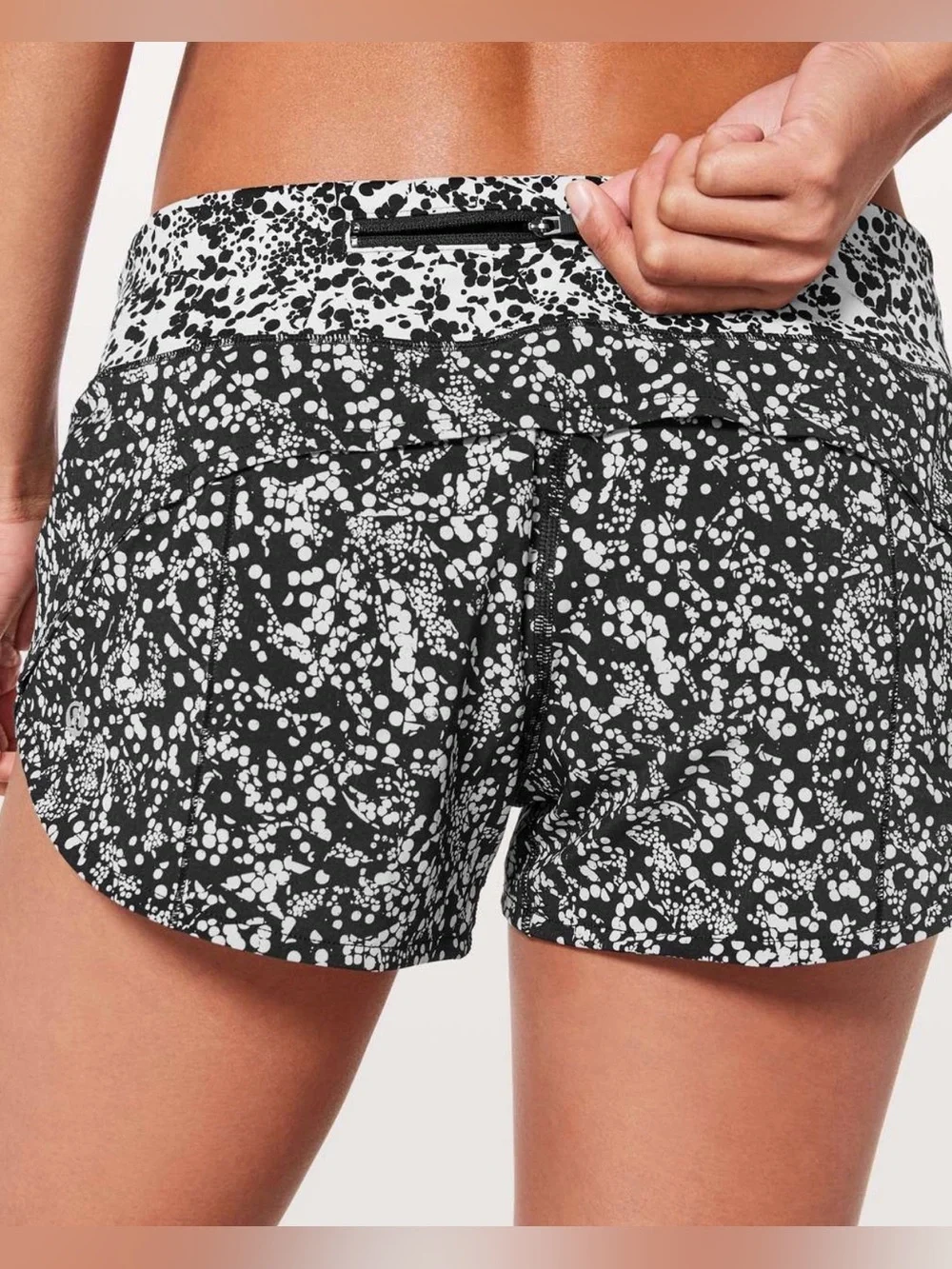 Lululemon Speed Up Shorts Size 4 Chirasu Black / Chirakasu Alpine‎ White